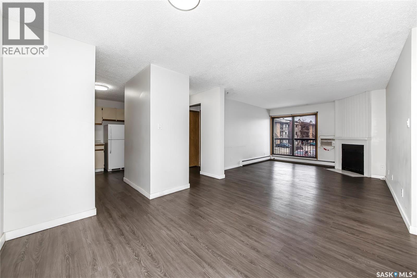 204 345 Kingsmere Boulevard, Saskatoon, SK - Indoor Photo Showing Living Room