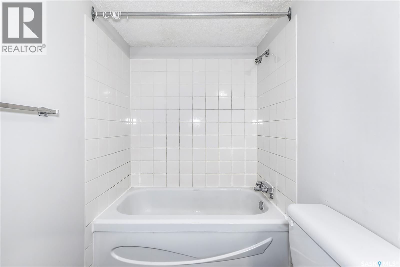 204 345 Kingsmere Boulevard, Saskatoon, SK - Indoor Photo Showing Bathroom