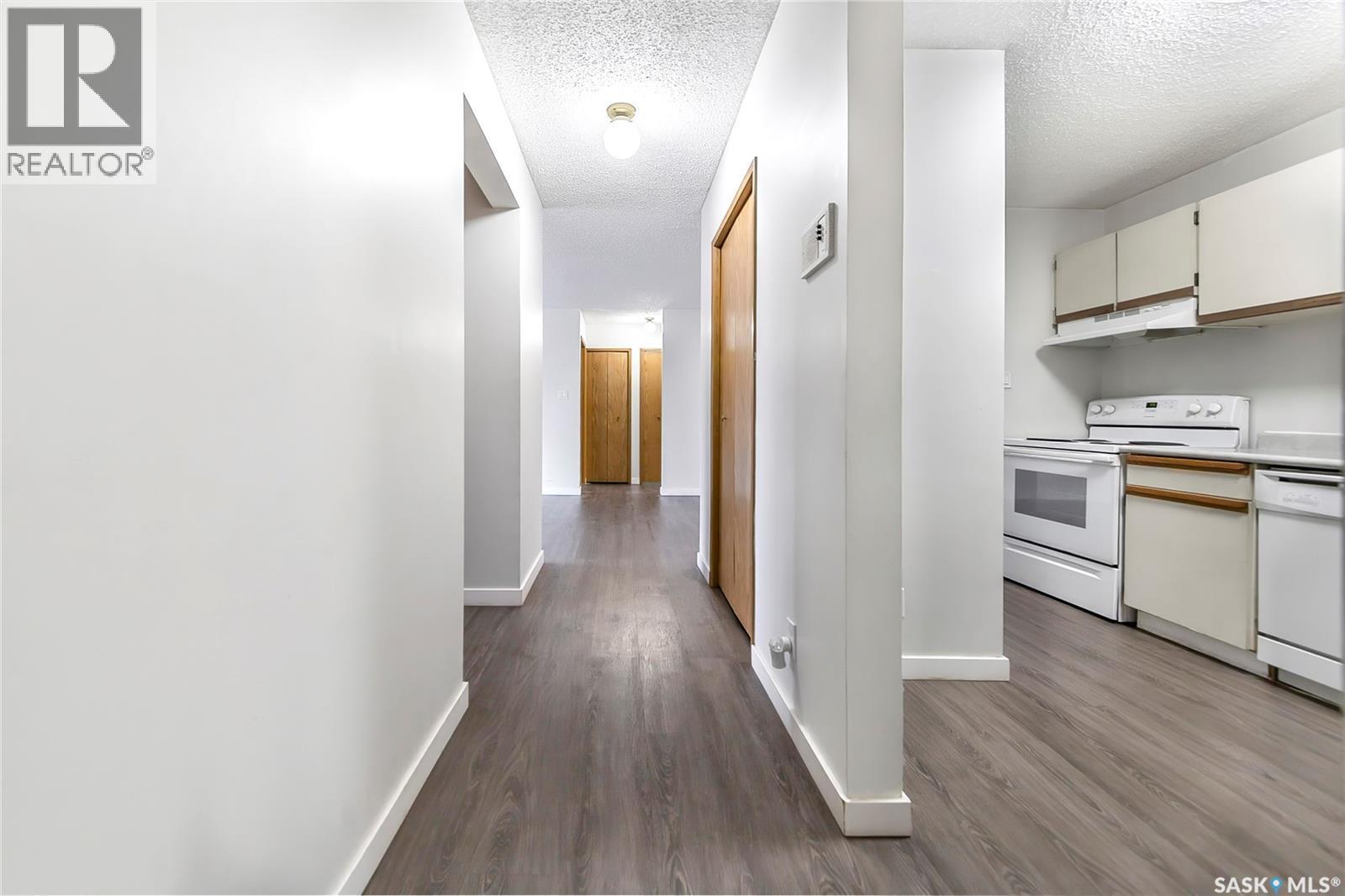 204 345 Kingsmere Boulevard, Saskatoon, SK - Indoor Photo Showing Kitchen
