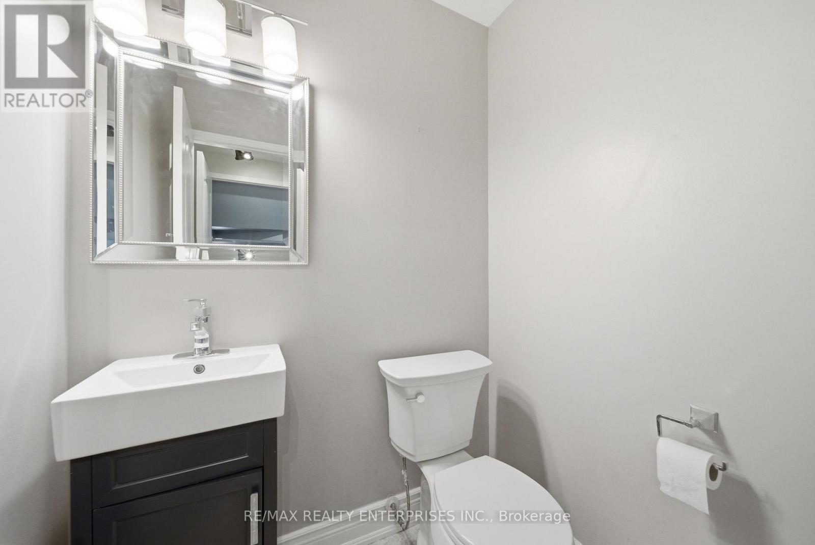 6930 Elliott Parliament Street, Mississauga, ON - Indoor Photo Showing Bathroom