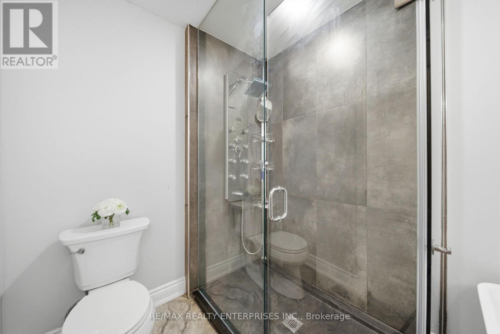 6930 Elliott Parliament Street, Mississauga, ON - Indoor Photo Showing Bathroom