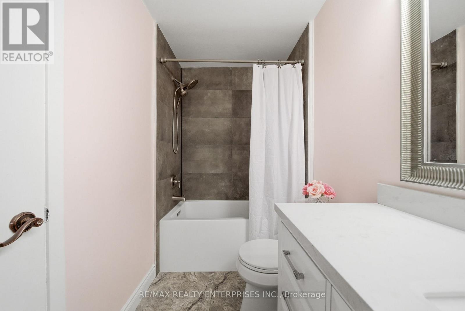 6930 Elliott Parliament Street, Mississauga, ON - Indoor Photo Showing Bathroom