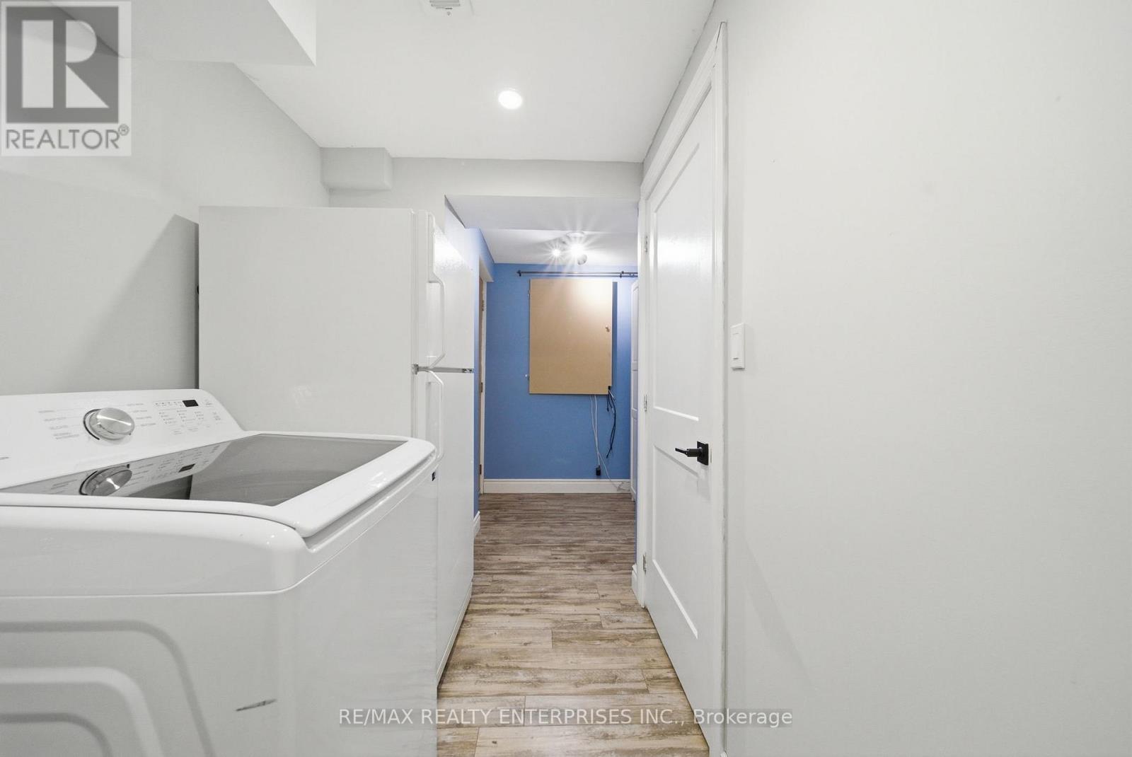6930 Elliott Parliament Street, Mississauga, ON - Indoor Photo Showing Laundry Room