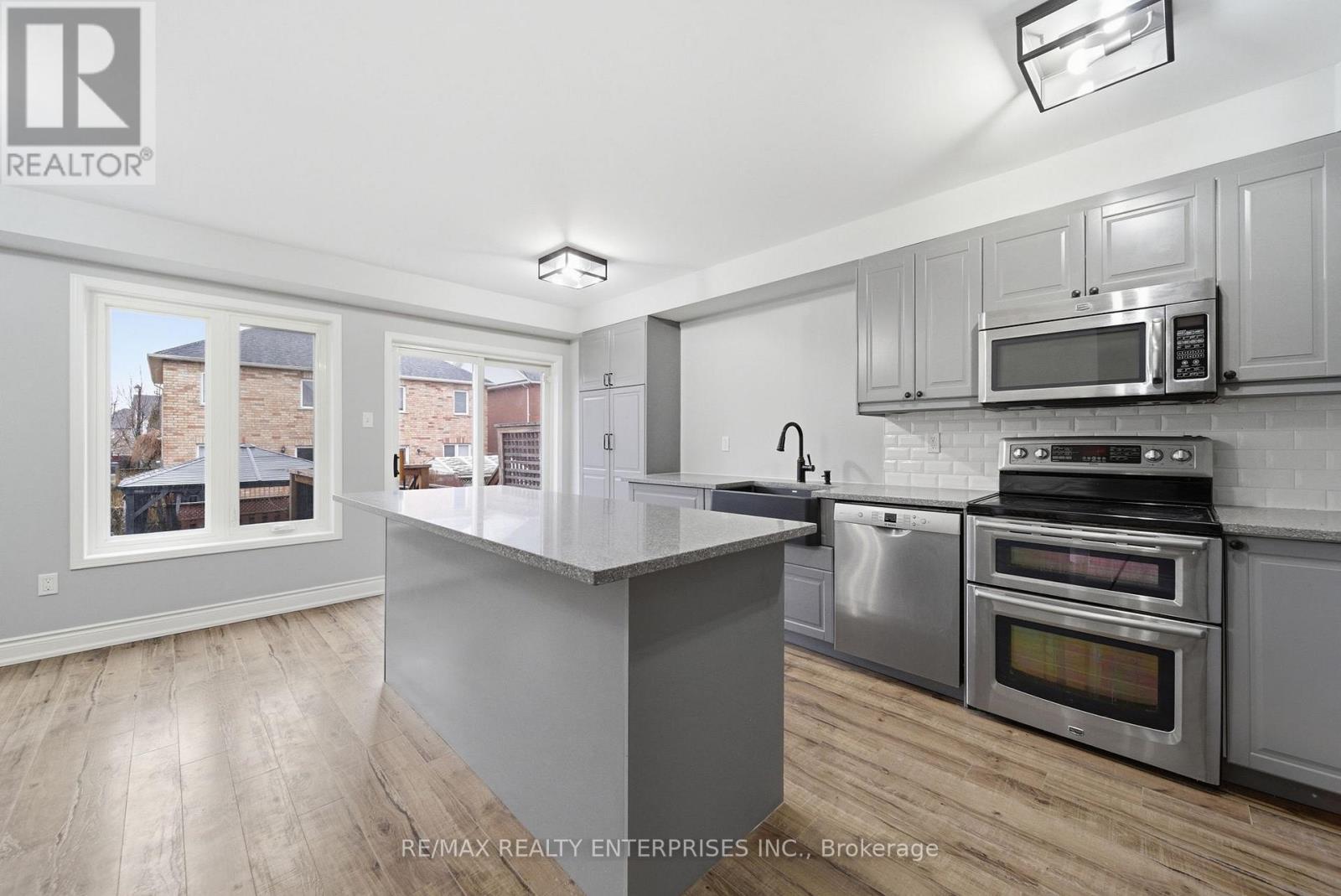 6930 Elliott Parliament Street, Mississauga, ON - Indoor Photo Showing Kitchen