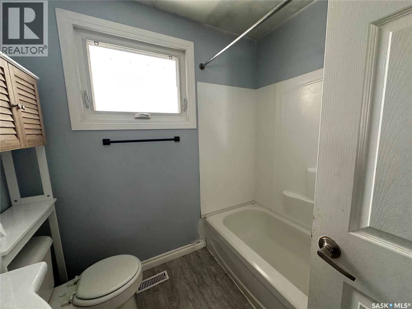 51 Denny Crescent, Regina, SK - Indoor Photo Showing Bathroom