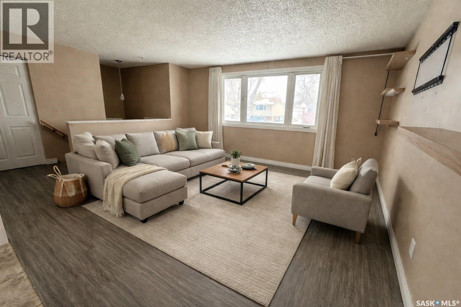 51 Denny Crescent, Regina, SK - Indoor Photo Showing Living Room