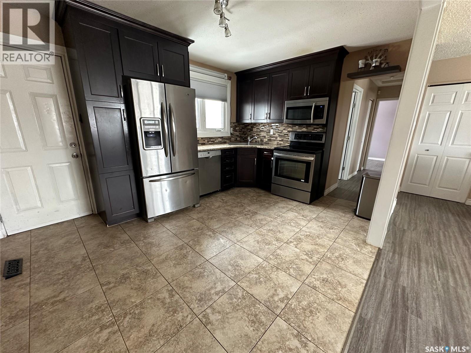 51 Denny Crescent, Regina, SK - Indoor Photo Showing Kitchen