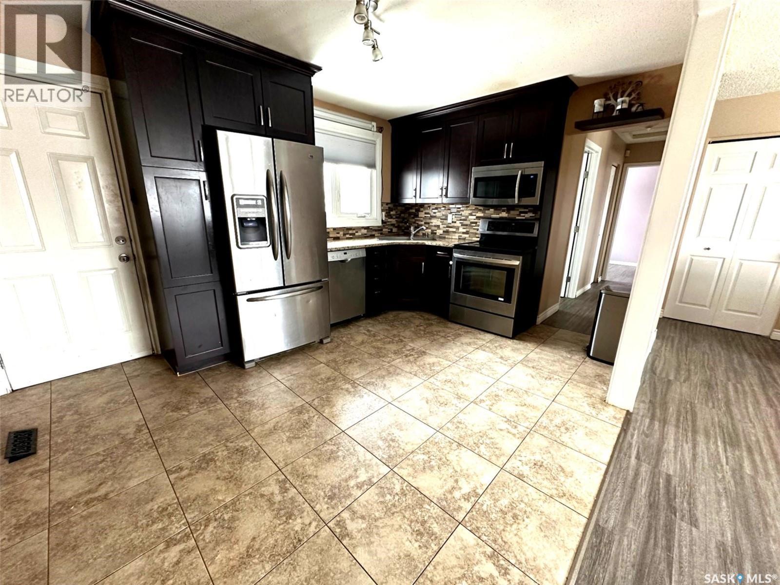 51 Denny Crescent, Regina, SK - Indoor Photo Showing Kitchen