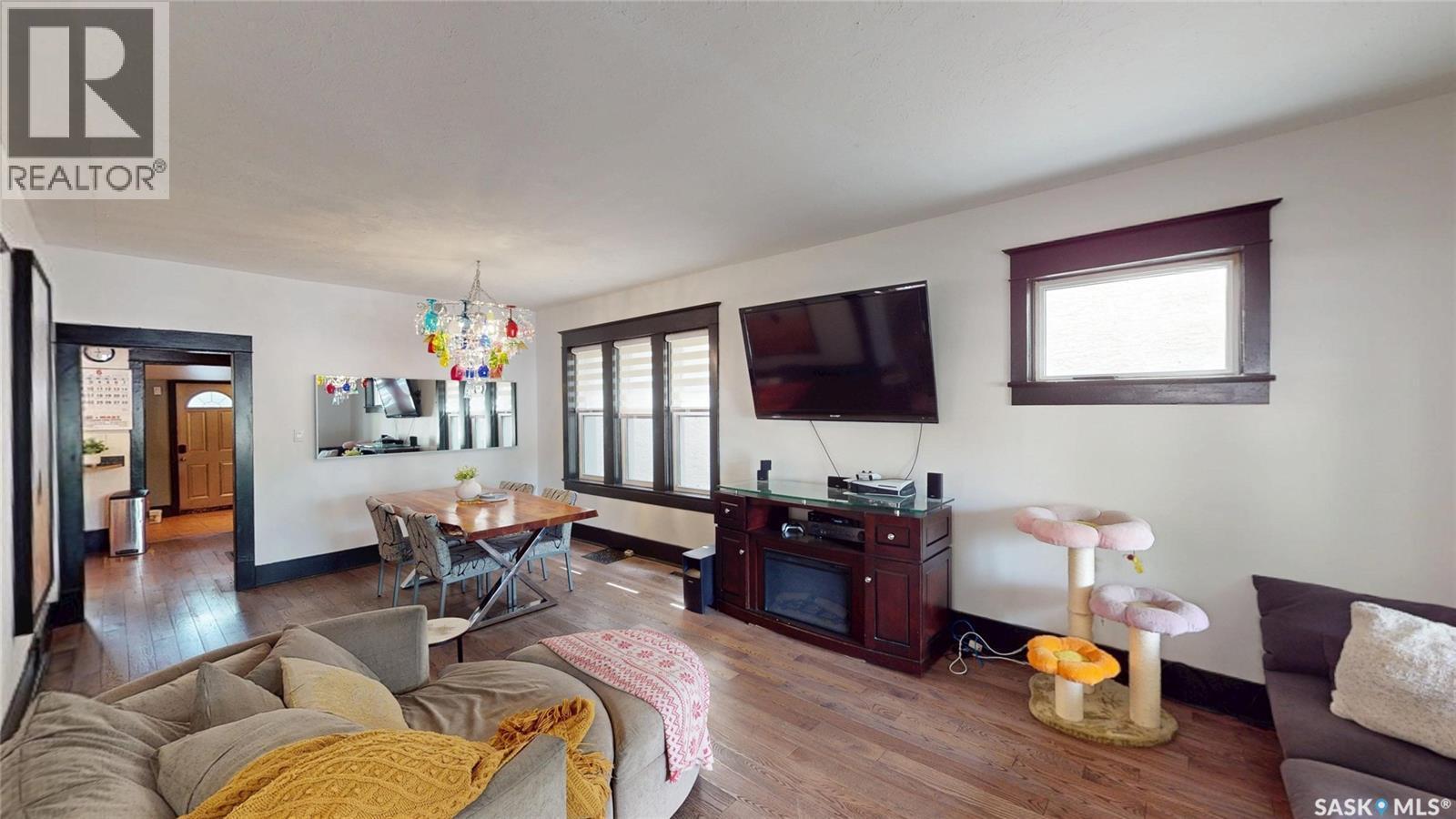 2161 Cameron Street, Regina, SK - Indoor Photo Showing Living Room