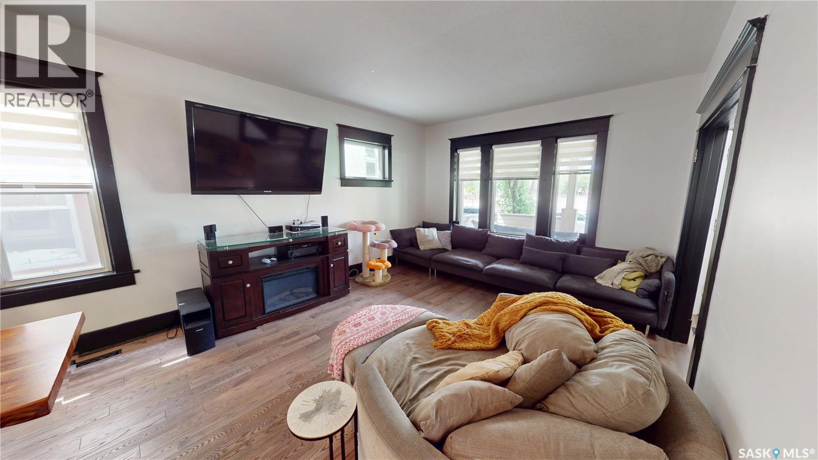 2161 Cameron Street, Regina, SK - Indoor Photo Showing Living Room