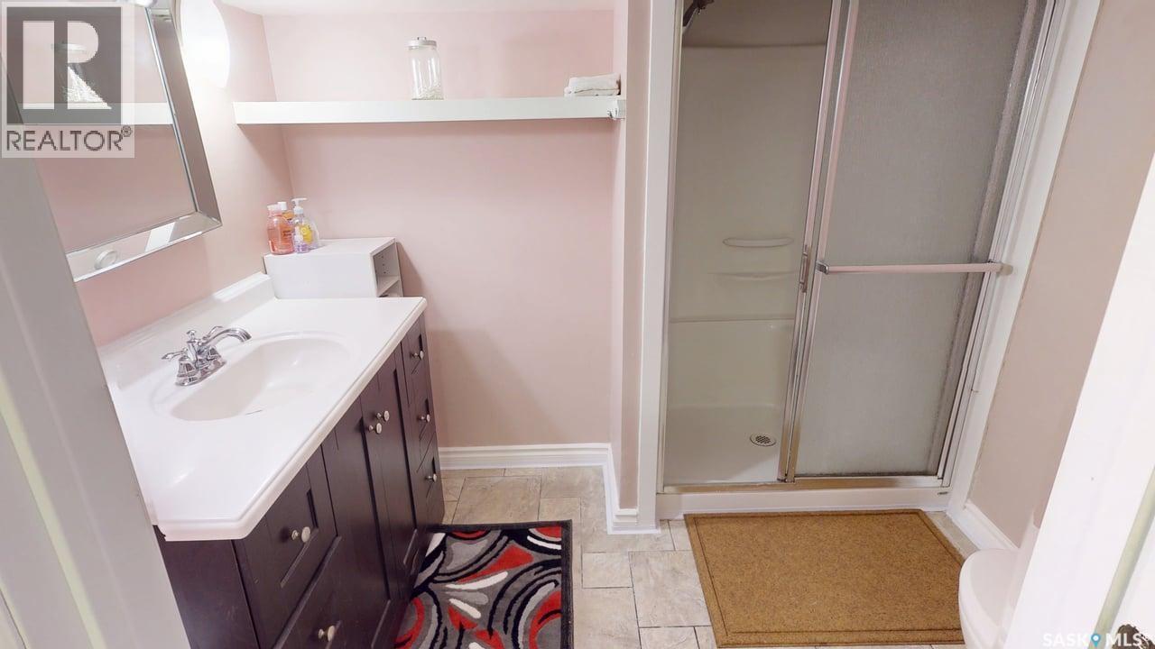 2161 Cameron Street, Regina, SK - Indoor Photo Showing Bathroom