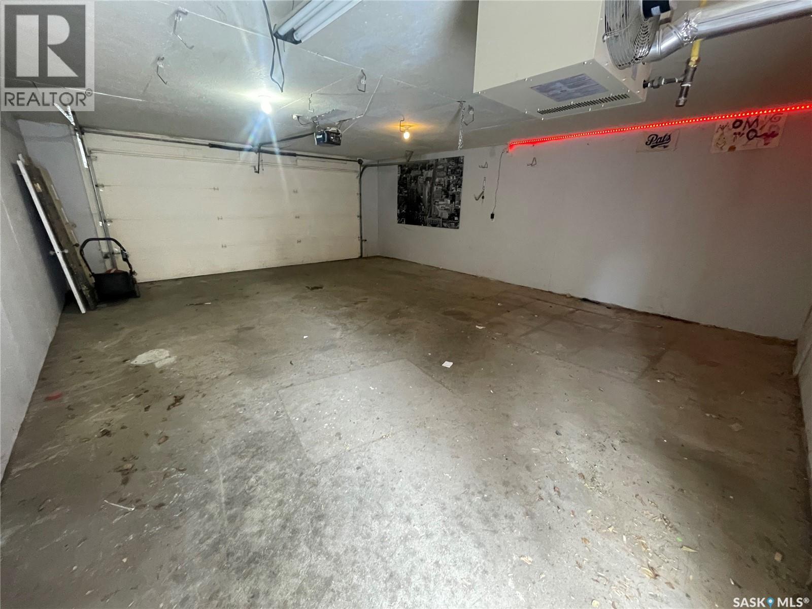 2161 Cameron Street, Regina, SK - Indoor Photo Showing Garage
