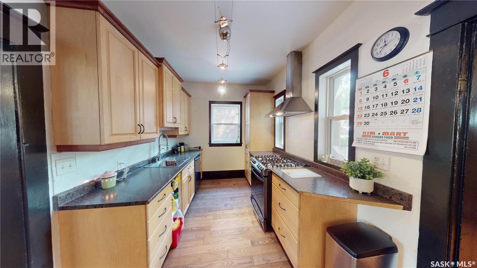 2161 Cameron Street, Regina, SK - Indoor Photo Showing Kitchen