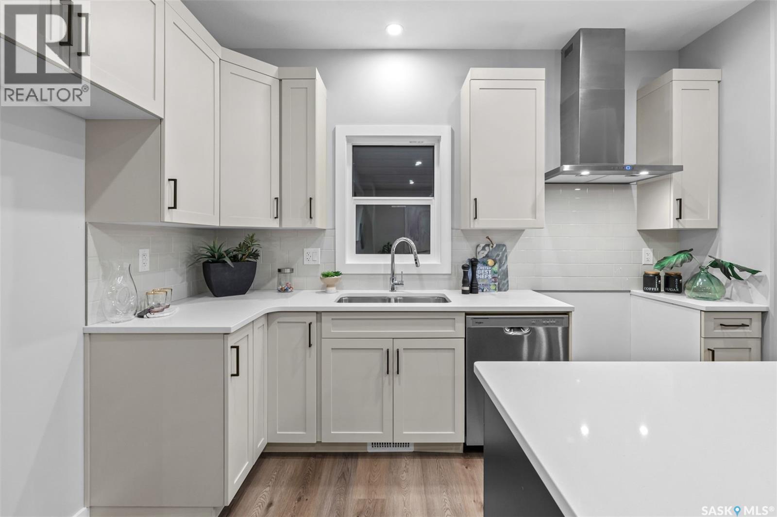 438 Leskiw Bend, Saskatoon, SK - Indoor Photo Showing Kitchen With Double Sink