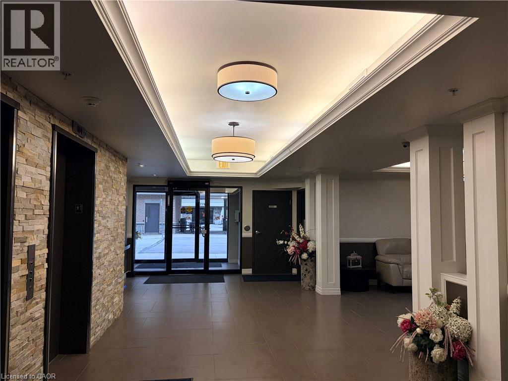 Lobby featuring a raised ceiling - 776 Laurelwood Drive Unit# 406, Waterloo, ON - Indoor Photo Showing Other Room