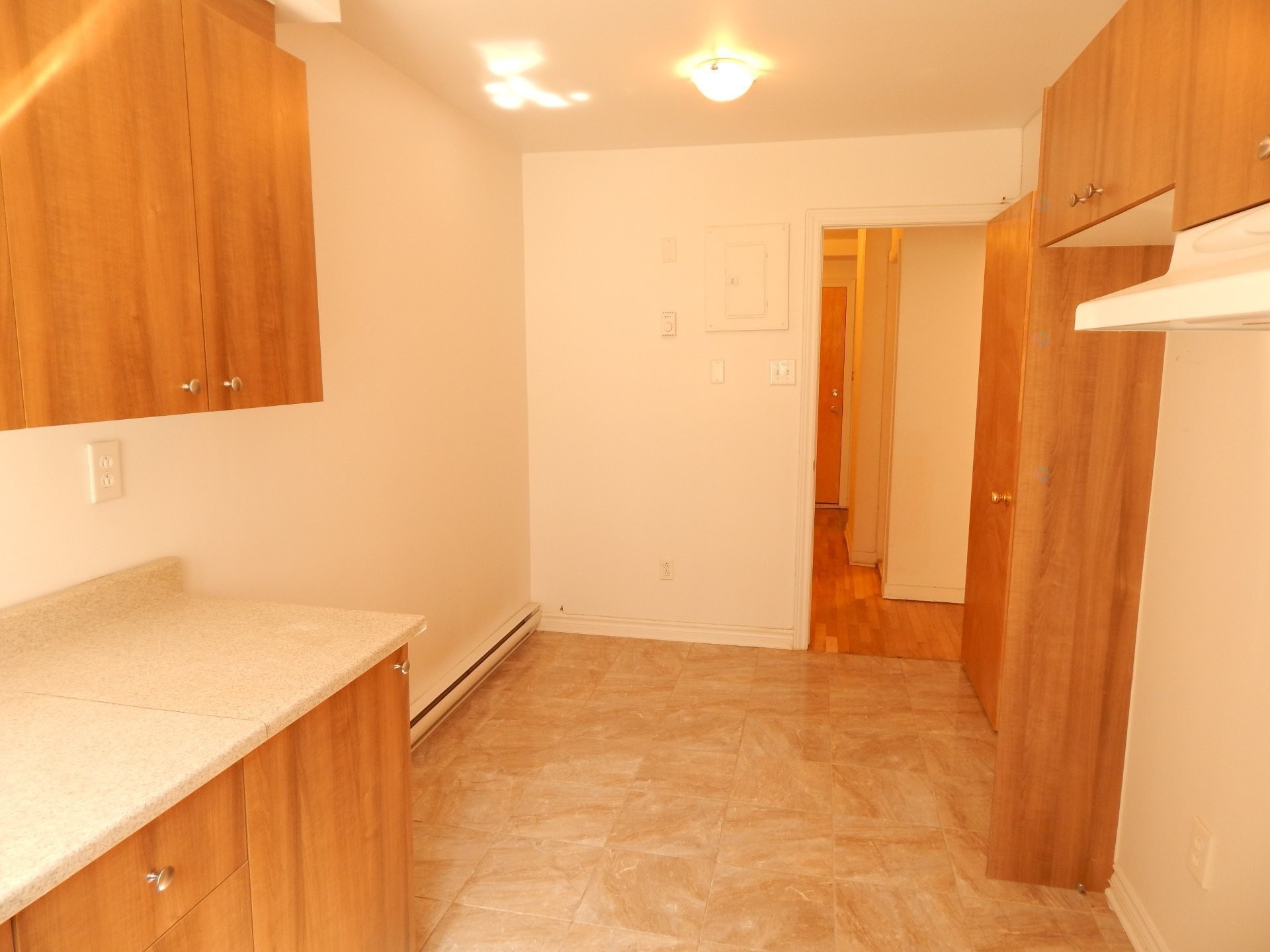 Dinette - 1-8660 Av. Bloomfield, Montréal (Villeray/Saint-Michel/Parc-Extension), QC - Indoor Photo Showing Other Room