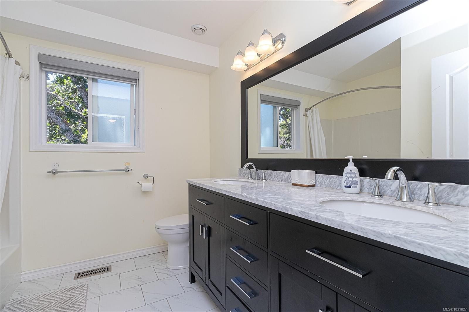 2619 Crystalview Dr, Langford, BC