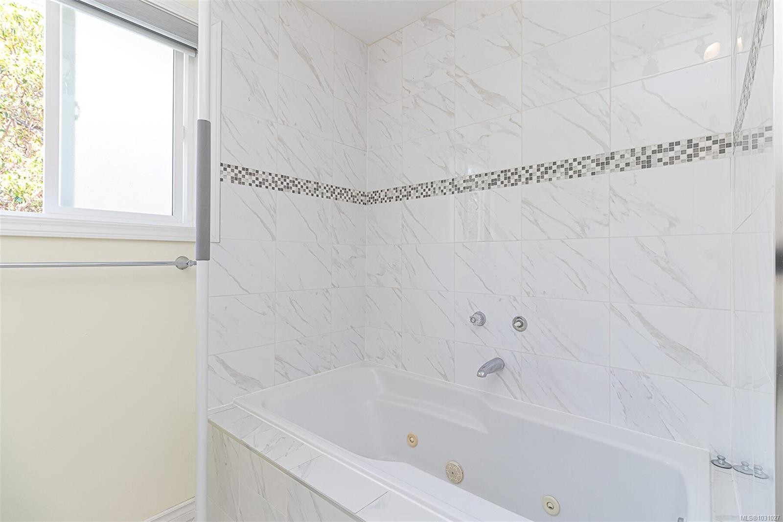 2619 Crystalview Dr, Langford, BC