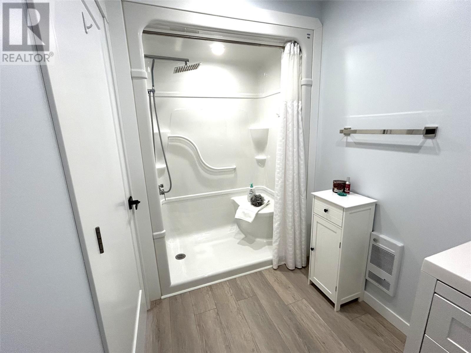 Main Bathroom - 39 Main Road, Piccadilly, NL