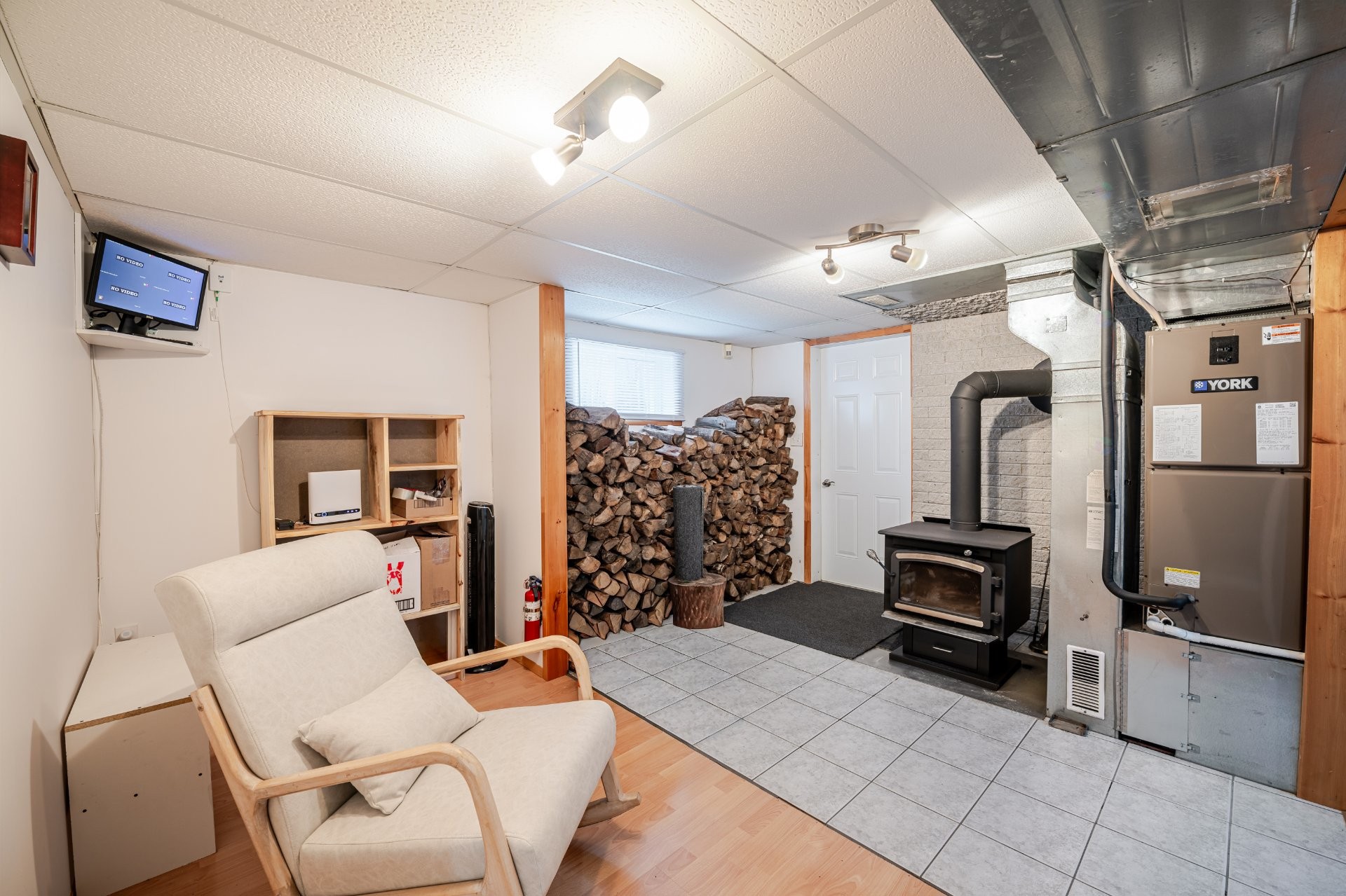 Family Room - 321 Ch. Bourassa, Acton Vale, QC - Indoor With Fireplace
