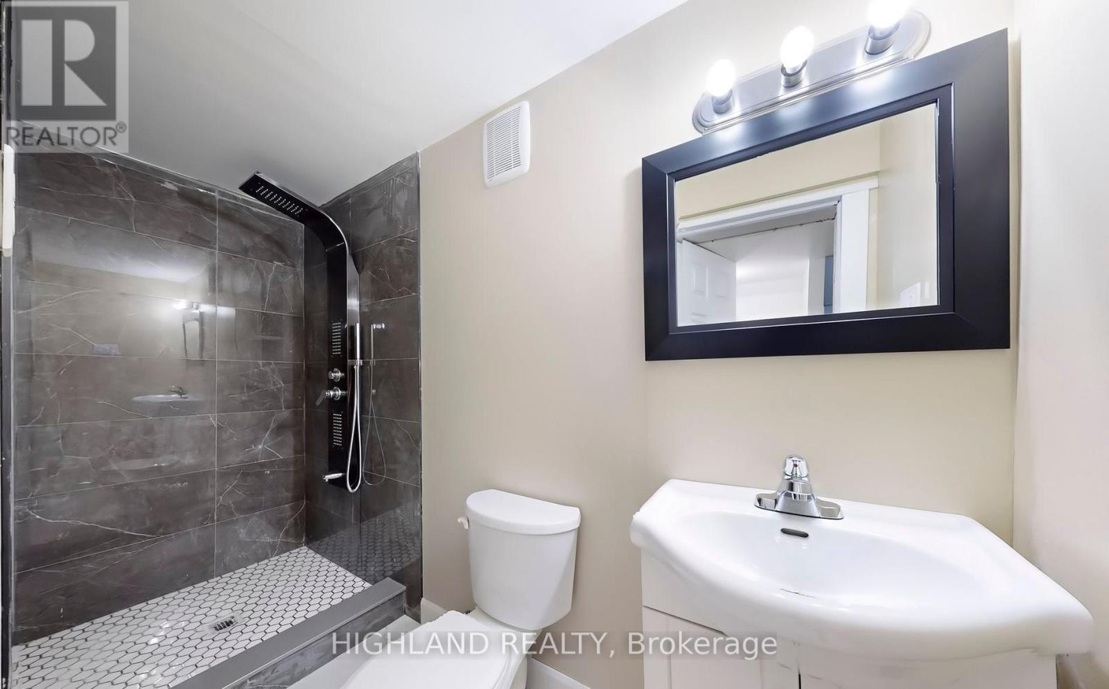 1139 Shadeland Drive, Mississauga, ON - Indoor Photo Showing Bathroom