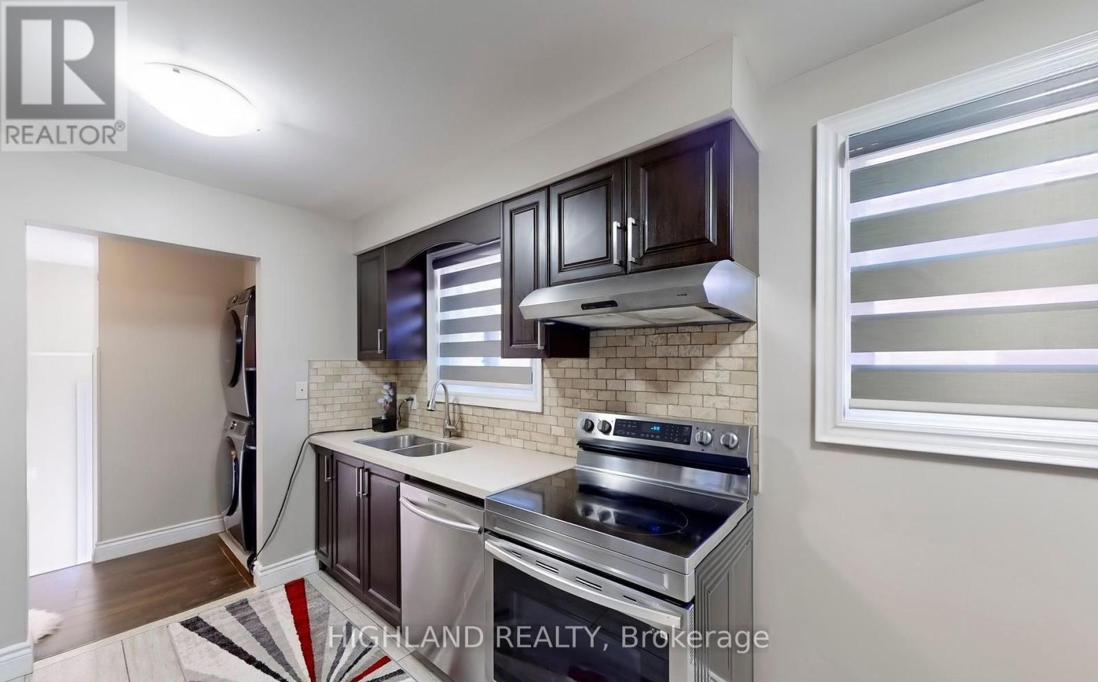 1139 Shadeland Drive, Mississauga, ON - Indoor Photo Showing Kitchen With Double Sink