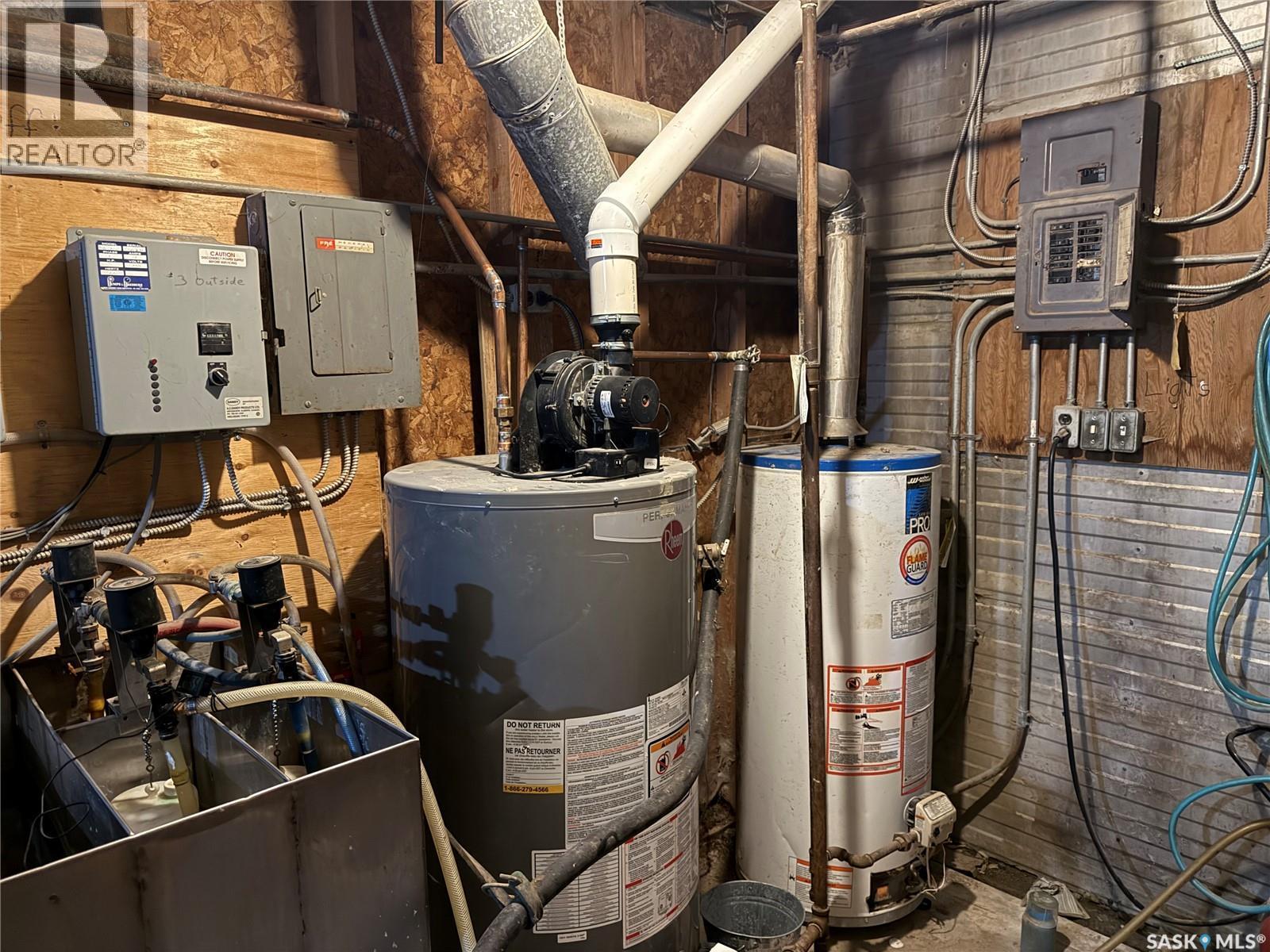 406 - 410 Railway Avenue, Eston, SK