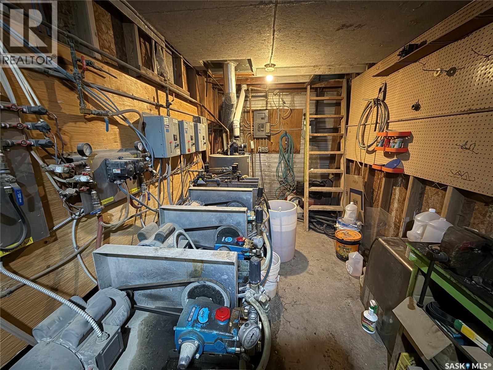 406 - 410 Railway Avenue, Eston, SK