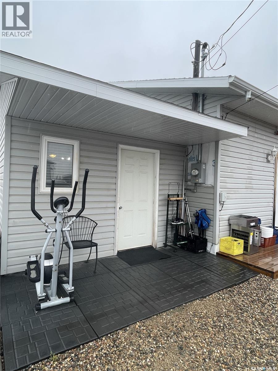 406 - 410 Railway Avenue, Eston, SK