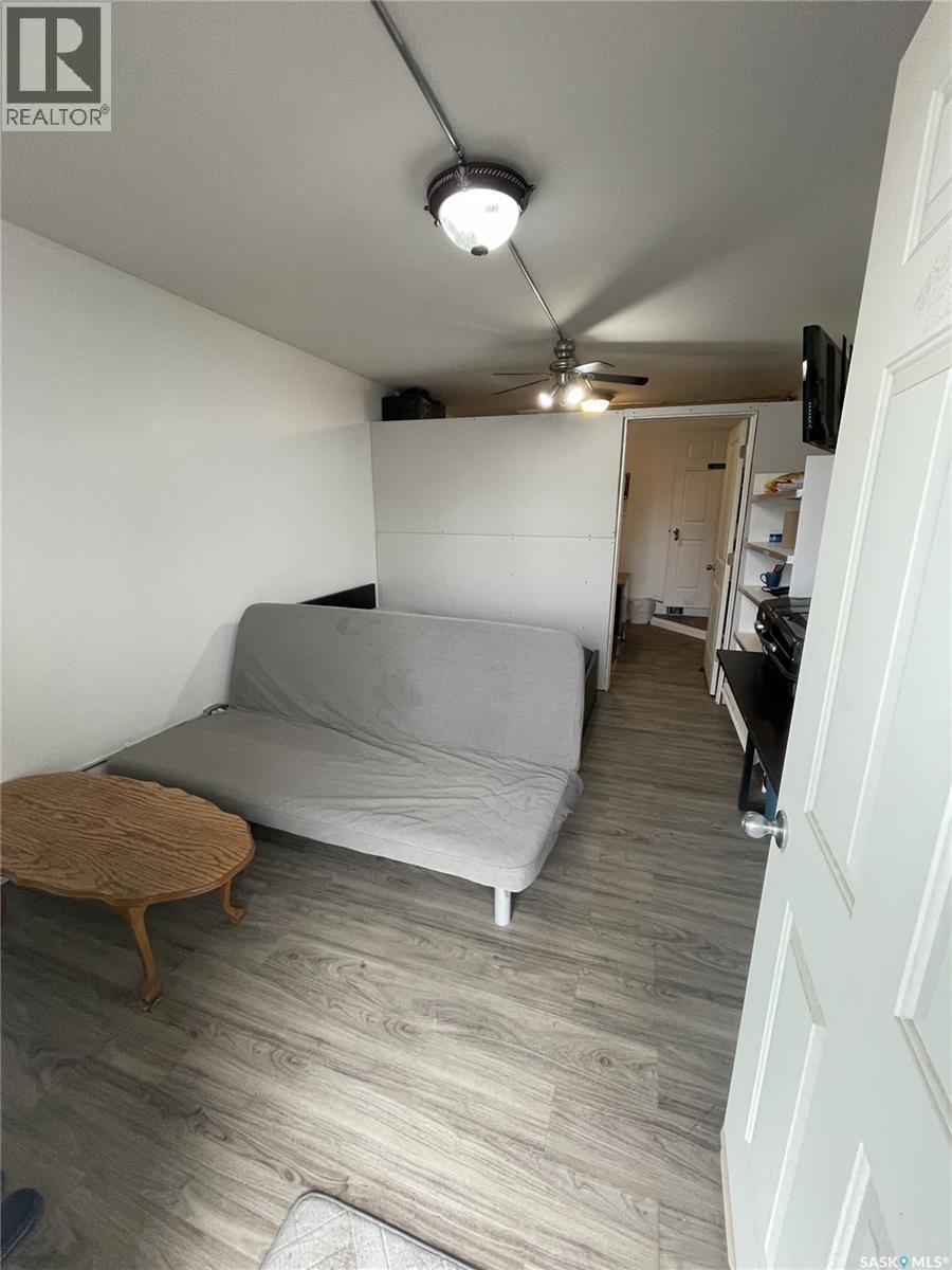 406 - 410 Railway Avenue, Eston, SK