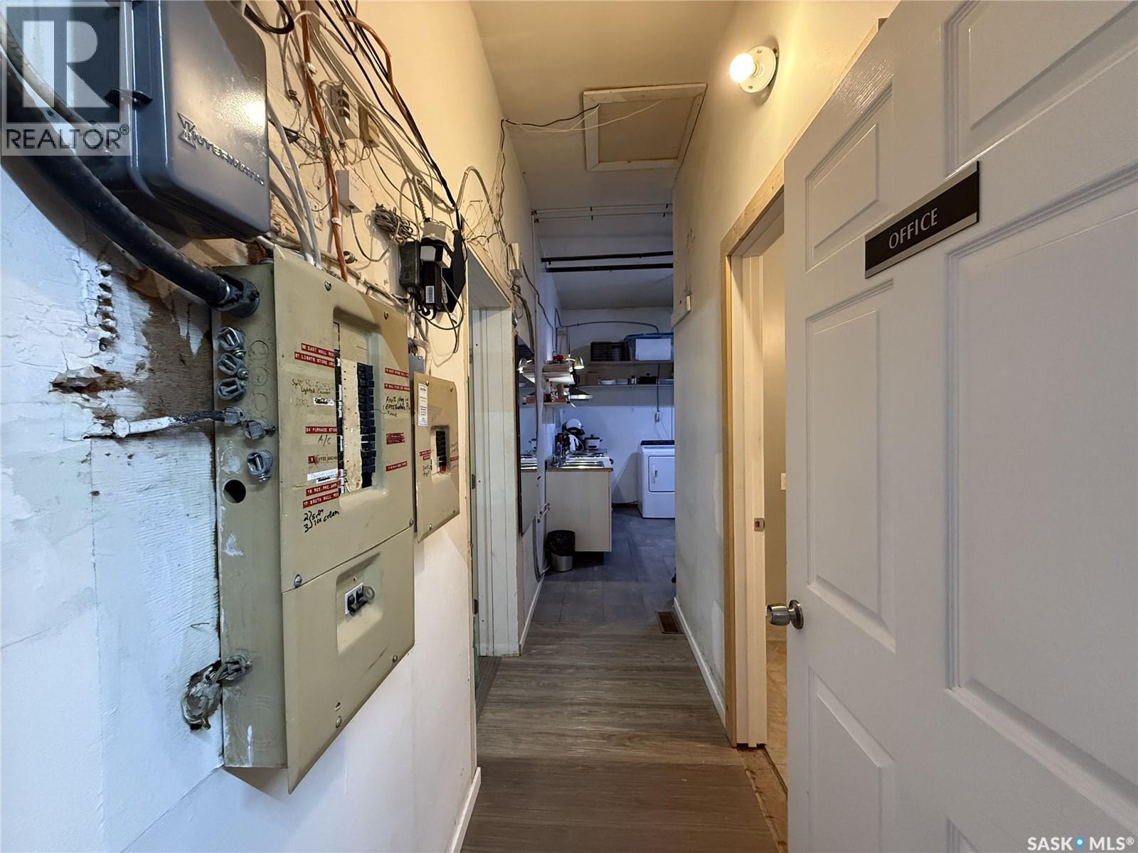 406 - 410 Railway Avenue, Eston, SK