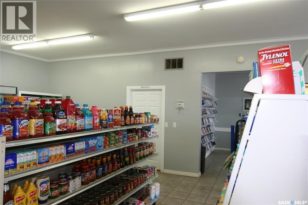 406 - 410 Railway Avenue, Eston, SK