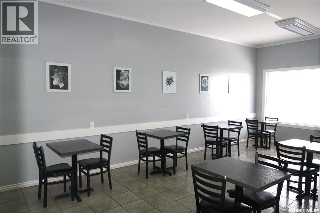 406 - 410 Railway Avenue, Eston, SK