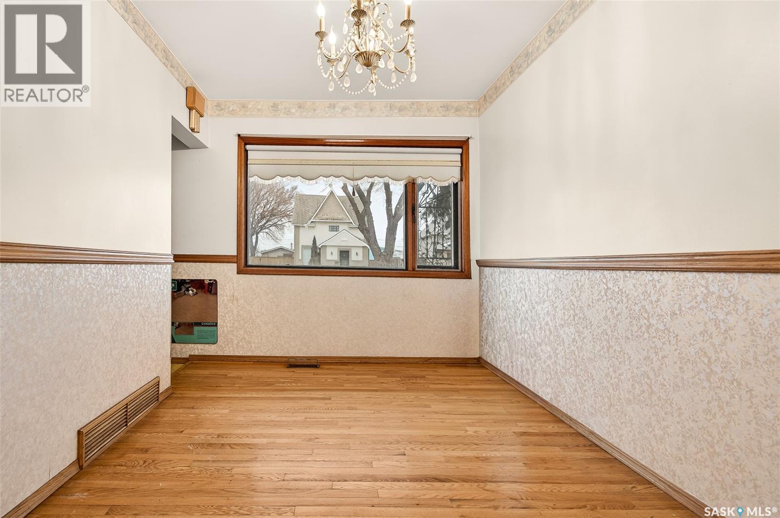 528 Athabasca Street E, Moose Jaw, SK - Indoor Photo Showing Other Room