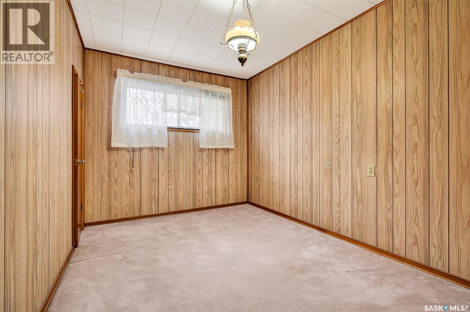 528 Athabasca Street E, Moose Jaw, SK - Indoor Photo Showing Other Room