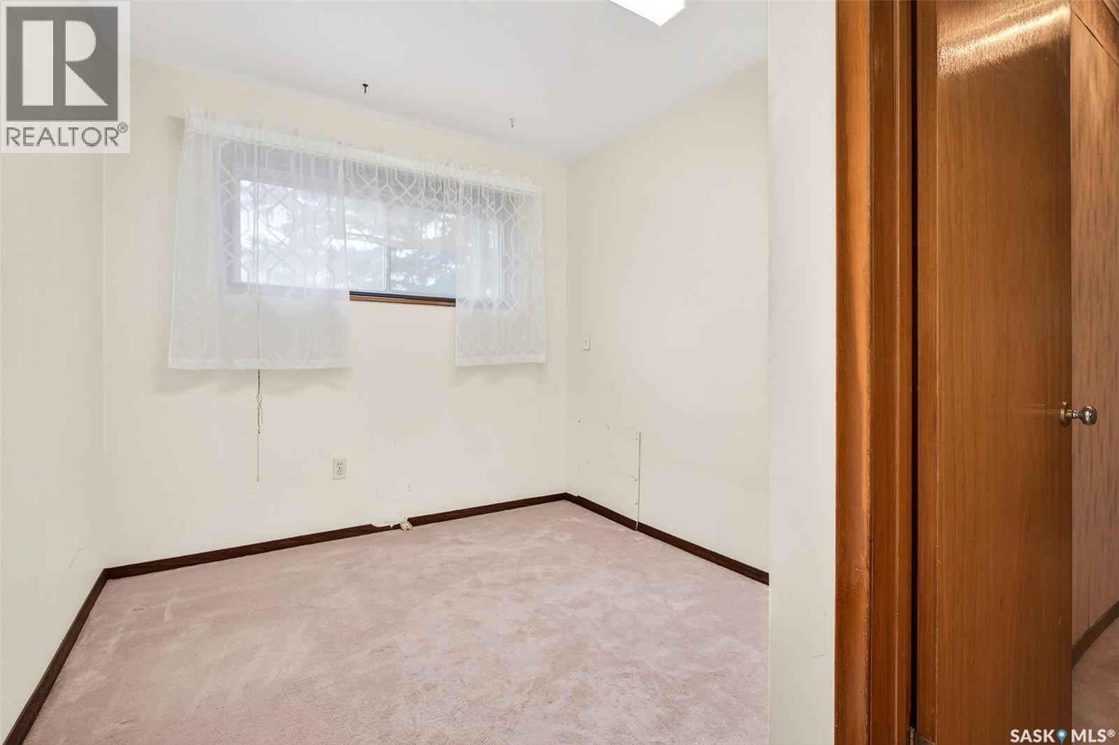 528 Athabasca Street E, Moose Jaw, SK - Indoor Photo Showing Other Room