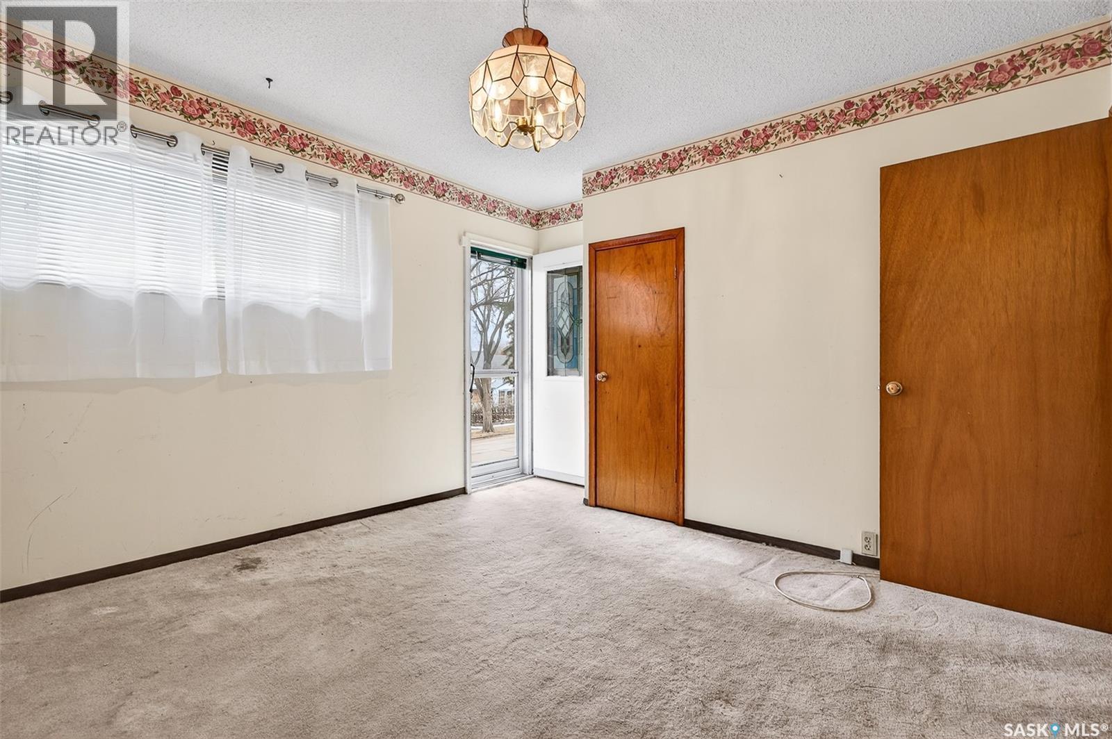 528 Athabasca Street E, Moose Jaw, SK - Indoor Photo Showing Other Room