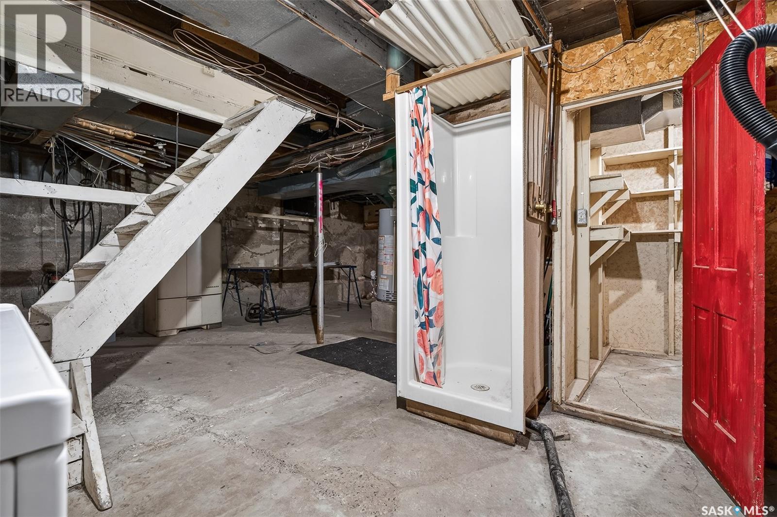 528 Athabasca Street E, Moose Jaw, SK - With Exterior