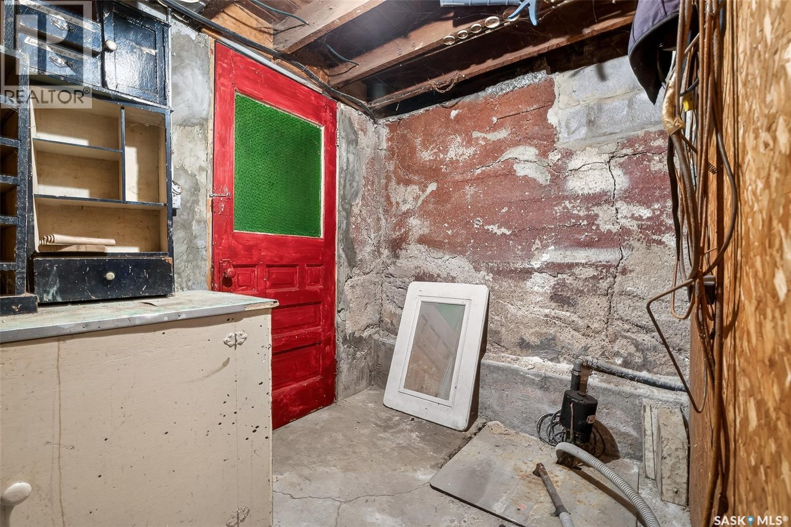 528 Athabasca Street E, Moose Jaw, SK - Indoor