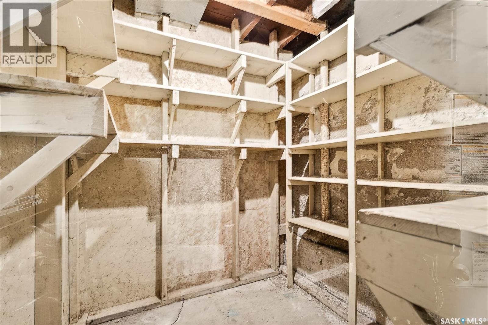 528 Athabasca Street E, Moose Jaw, SK - Indoor With Storage