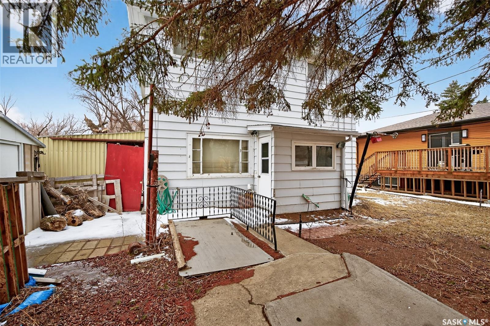 528 Athabasca Street E, Moose Jaw, SK - Outdoor With Deck Patio Veranda