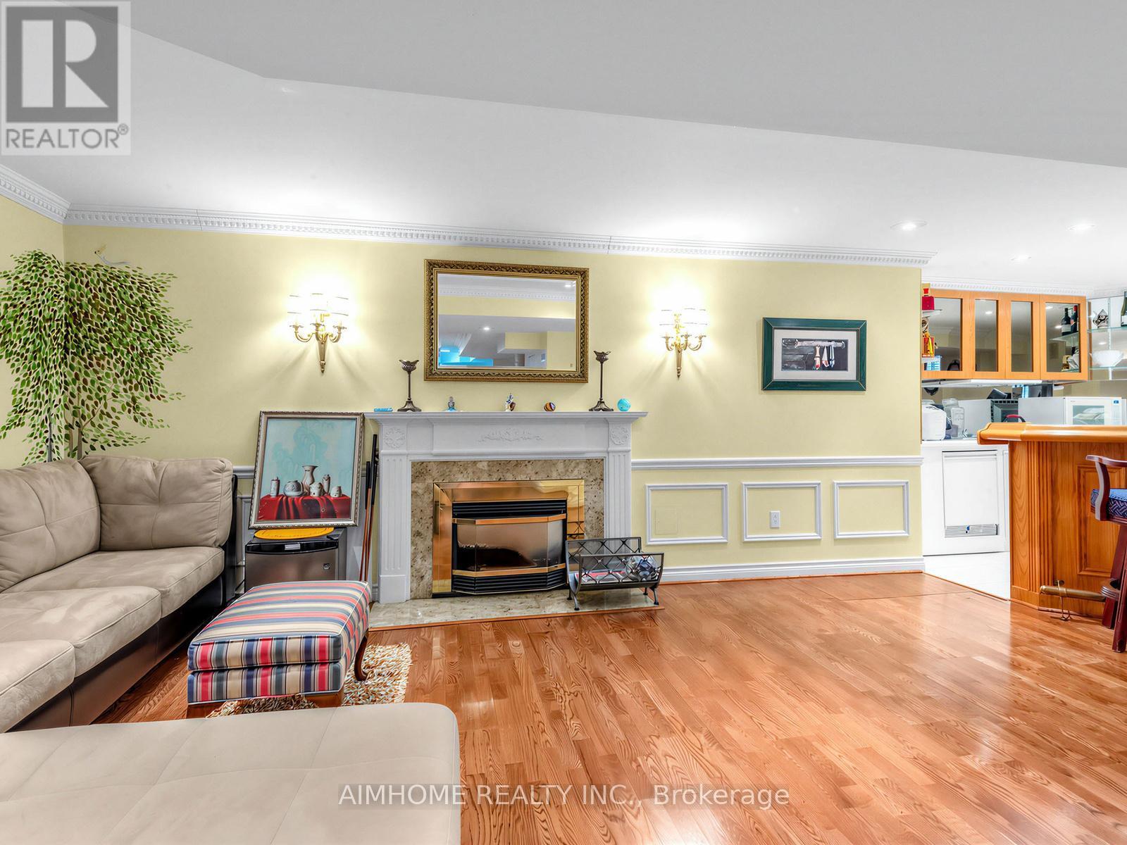 92 Braeside Square, Markham, ON - Indoor Photo Showing Living Room With Fireplace