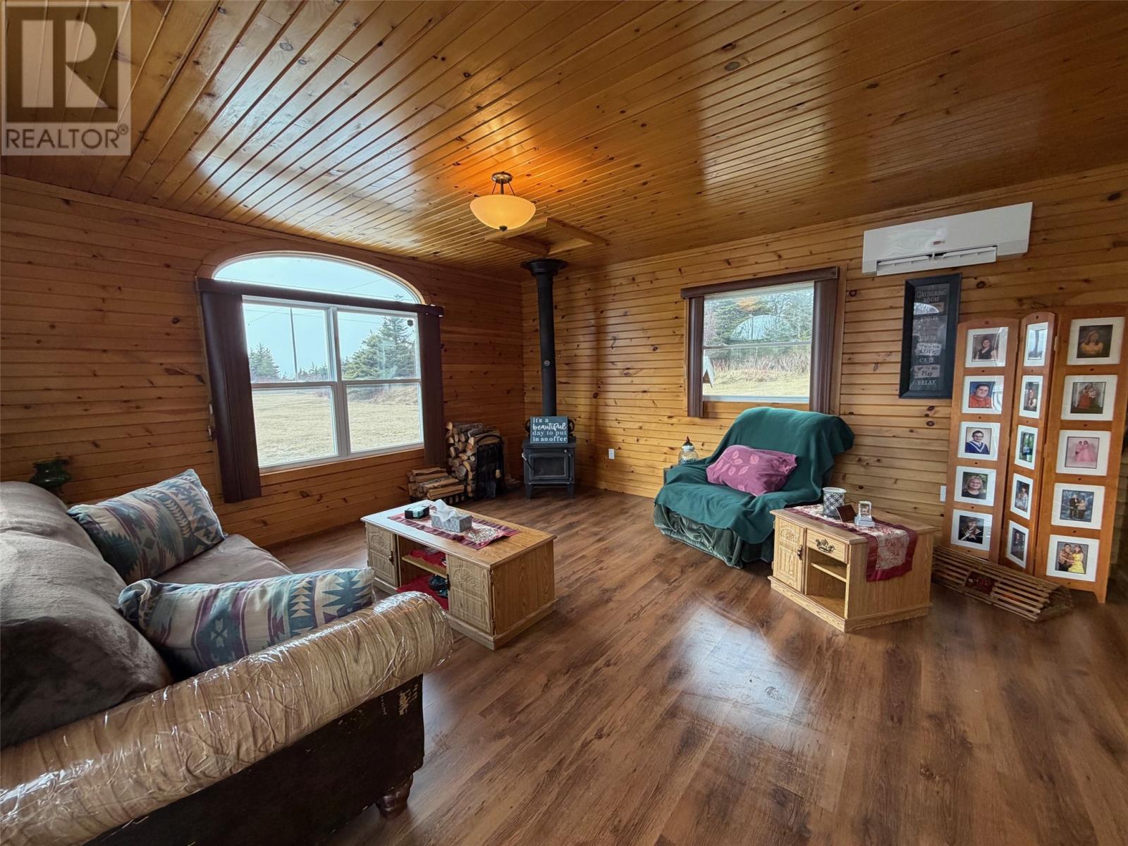 94-98 Main Street, Cow Head, NL - Indoor Photo Showing Other Room