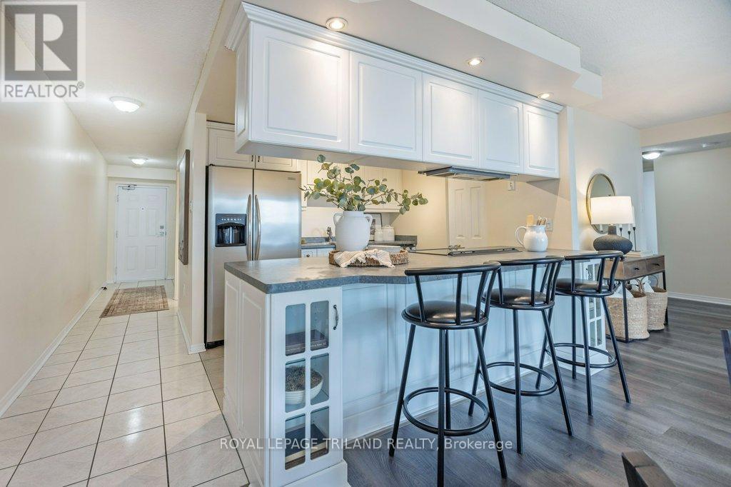 1105 - 155 Kent Street, London East (East F), ON - Indoor Photo Showing Kitchen