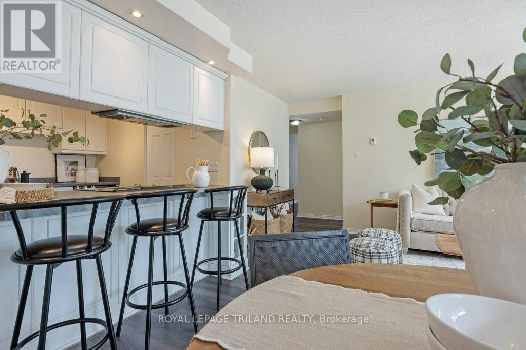 1105 - 155 Kent Street, London East (East F), ON - Indoor Photo Showing Other Room