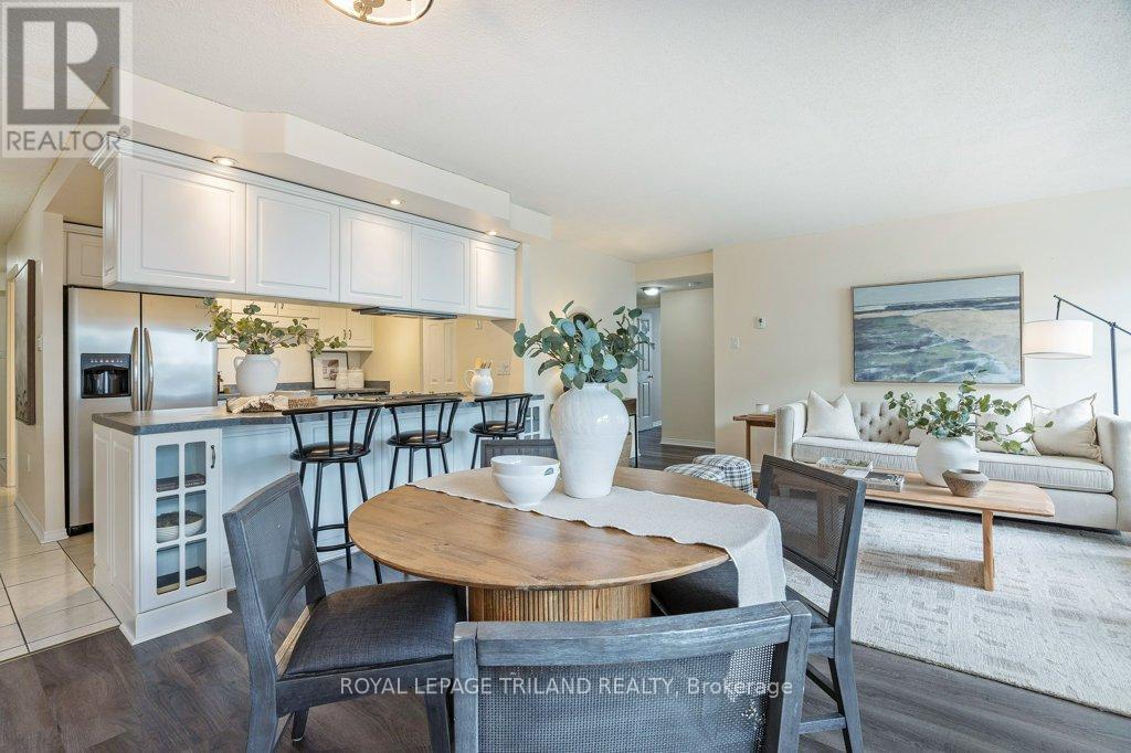 1105 - 155 Kent Street, London East (East F), ON - Indoor