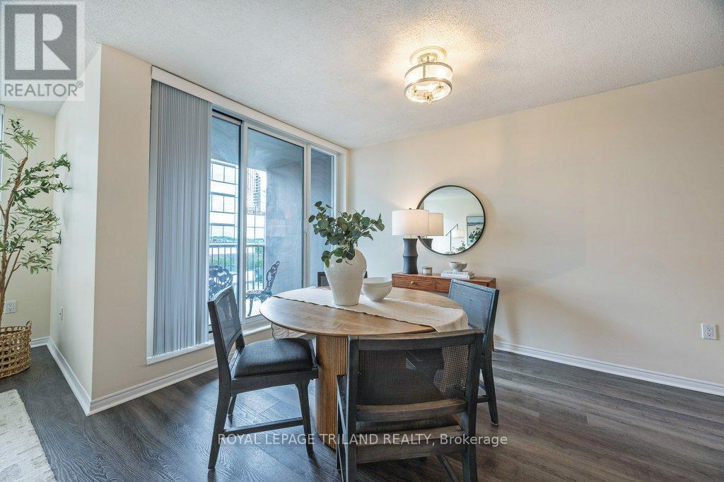 1105 - 155 Kent Street, London East (East F), ON - Indoor Photo Showing Dining Room