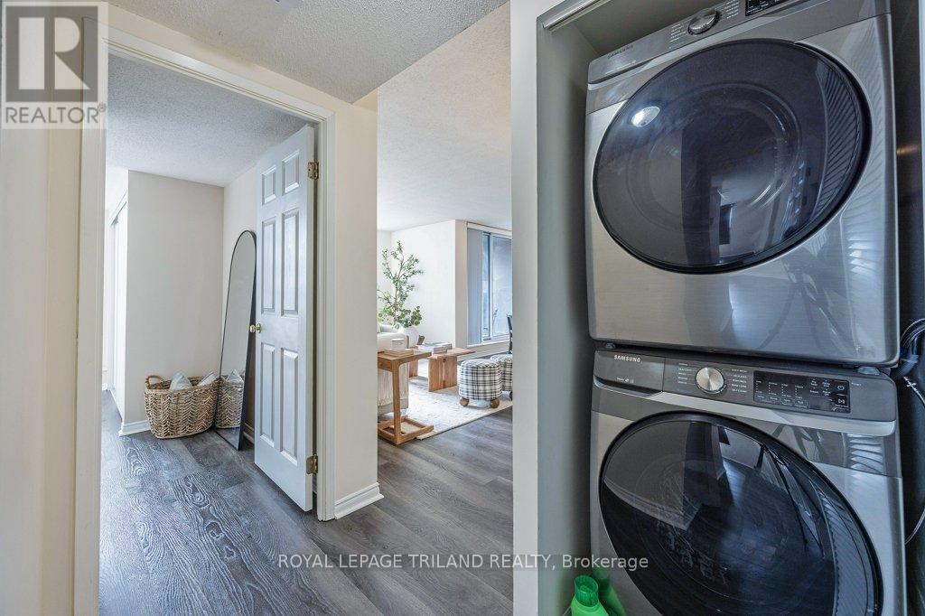 1105 - 155 Kent Street, London East (East F), ON - Indoor Photo Showing Laundry Room