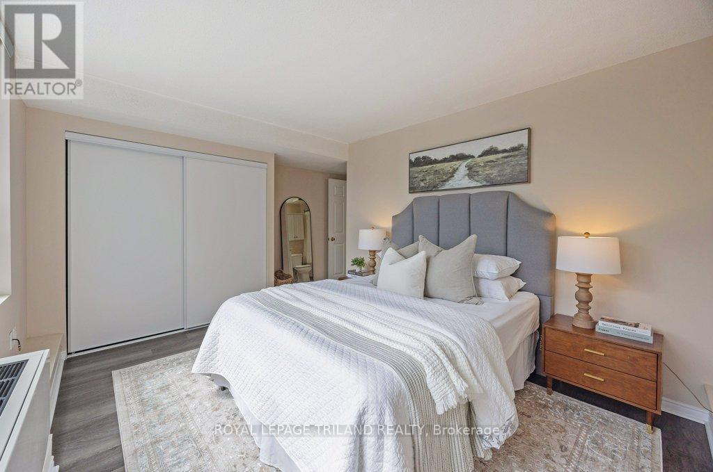 1105 - 155 Kent Street, London East (East F), ON - Indoor Photo Showing Bedroom