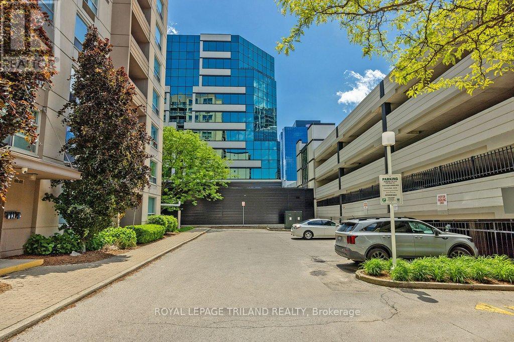 1105 - 155 Kent Street, London East (East F), ON - Outdoor